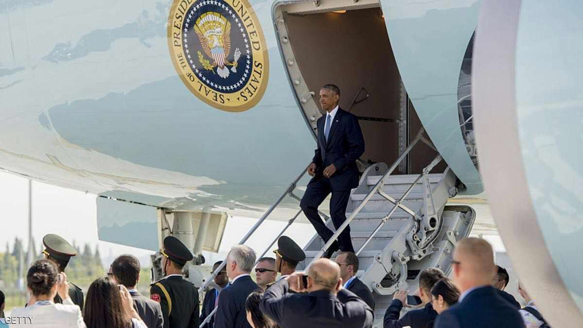 استقبال توهین آمیز از اوباما در فرودگاه هانگژوی چین / به دلیل عدم تهیه پلکان تشریفاتی، اوباما مجبور شد از پله اضطراری قسمت عقب هواپیما پیاده شود